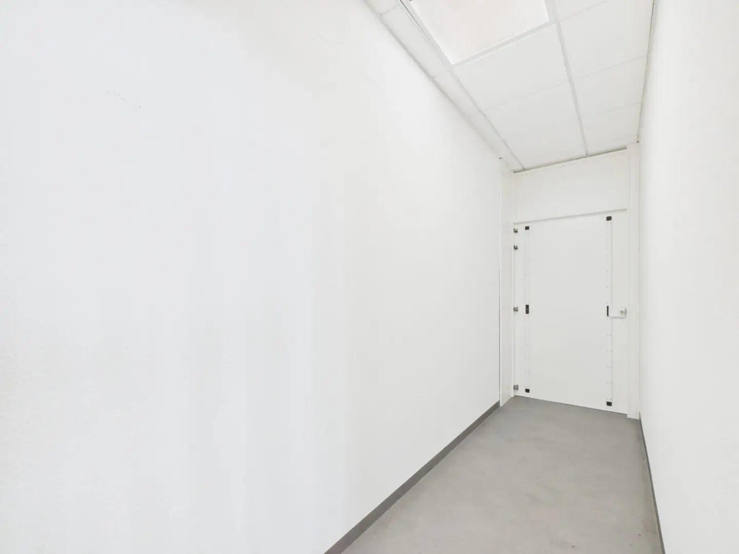 CAM05501G0-PR0051-STILL029