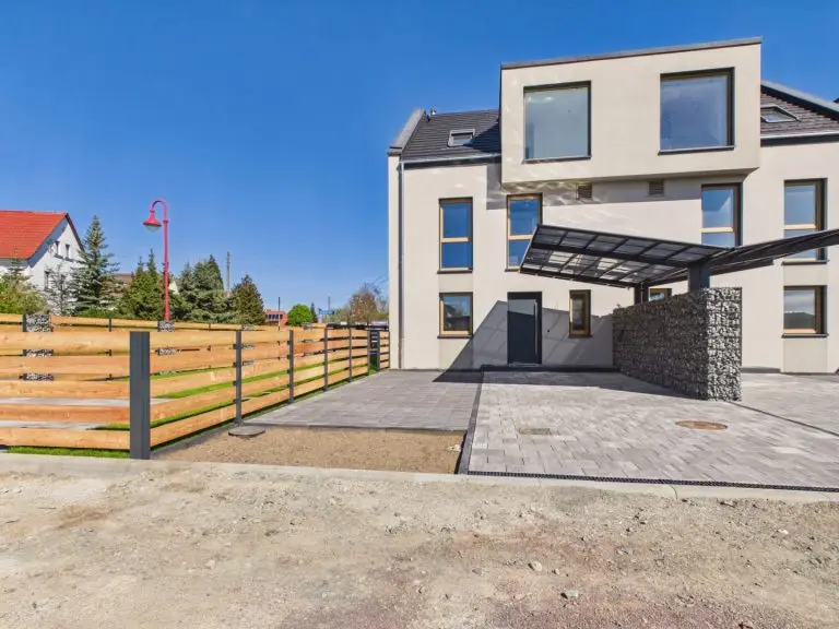 Carport + Stellplatz