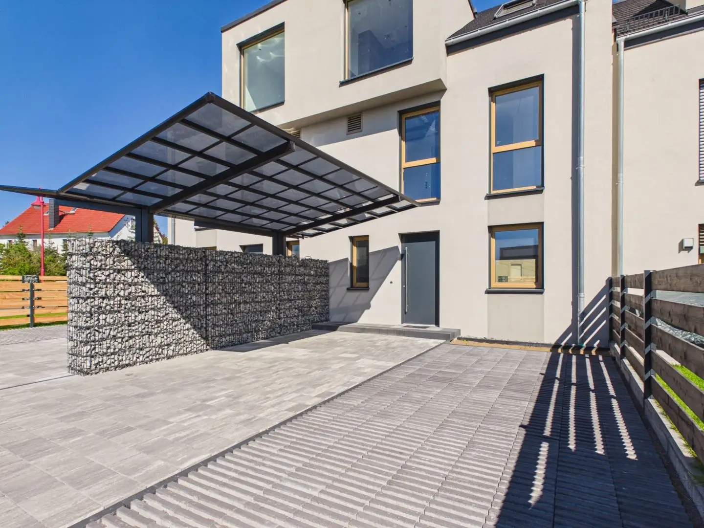 Eingangsbereich/ Carport